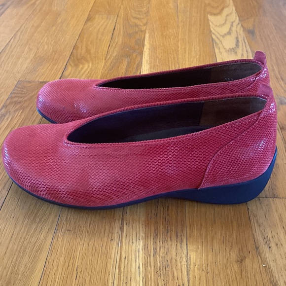 Wolky ballet reptile shimmer suede comfort red shoes 39/8 - Picture 4 of 8